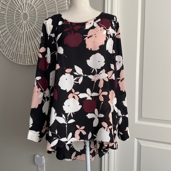 Vince Camuto - High-Low Floral Blouse Size XL. - Picture 1 of 8